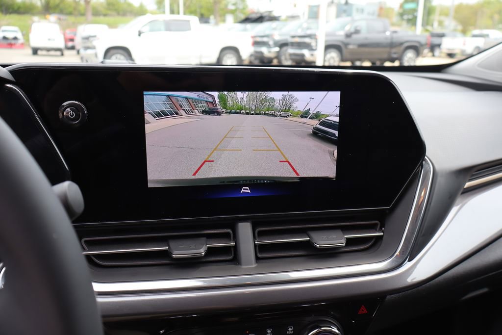 Used 2025 Chevrolet Trax ACTIV w/ Sunroof Package FWD image 19