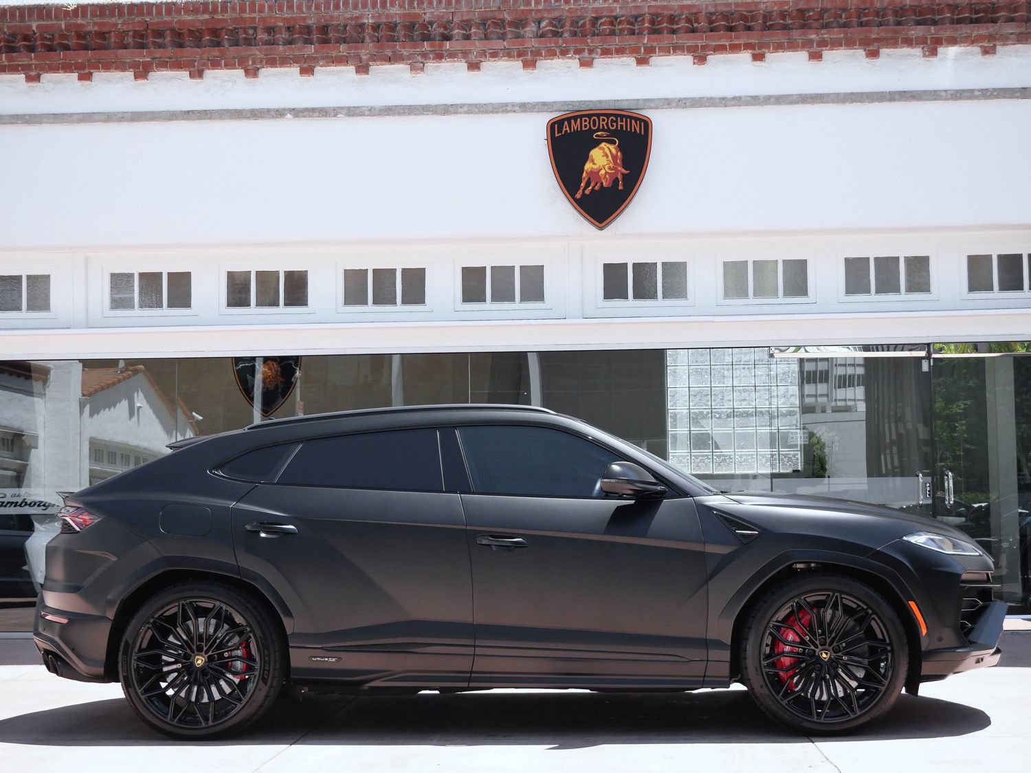 Used 2025 Lamborghini Urus S AWD/4WD image 2