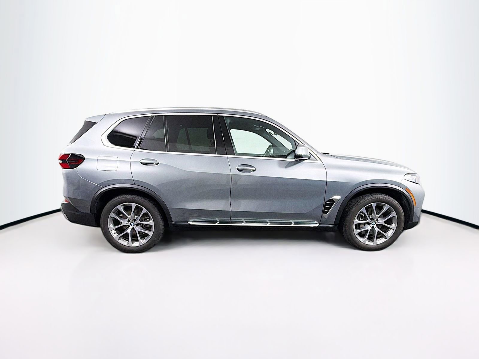 Certified 2025 BMW X5 xDrive40i w/ Climate Comfort Package AWD/4WD image 8