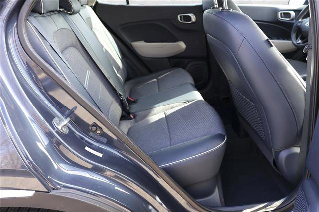 Used 2021 Hyundai Venue image 26