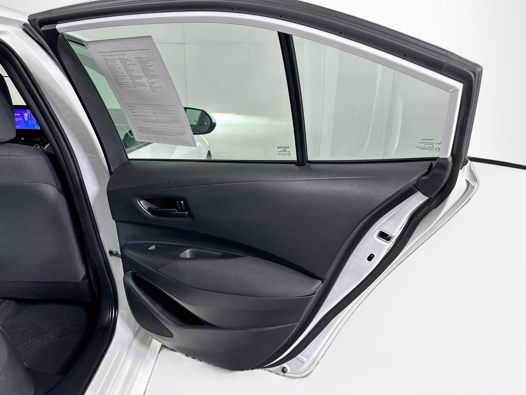 Used 2025 Toyota Corolla LE FWD image 28