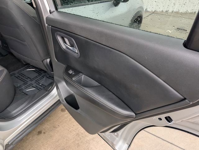 Used 2024 Nissan Rogue SV image 28