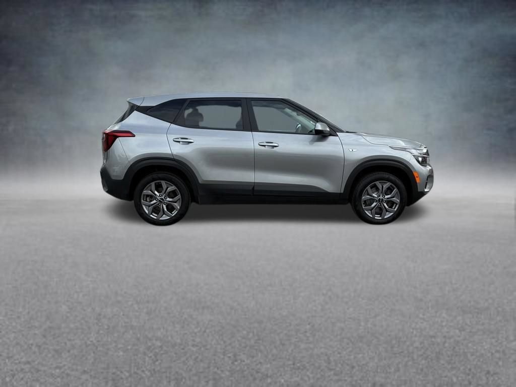 Used 2024 Kia Seltos LX AWD/4WD image 7