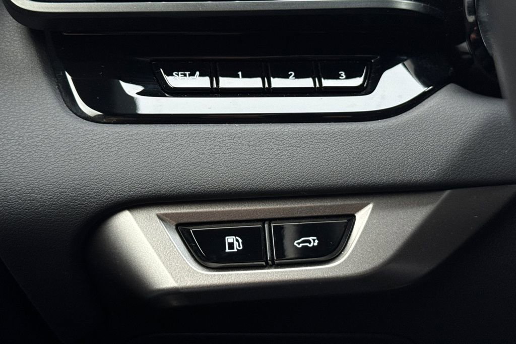 Used 2025 Lexus RX 450h AWD w/ Convenience Package image 32