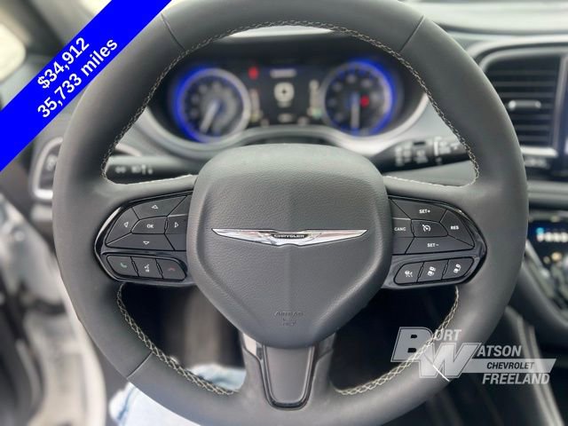 Used 2025 Chrysler Pacifica Limited image 15