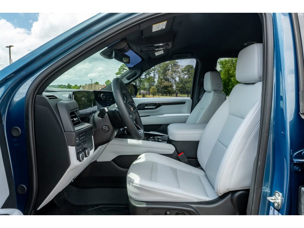 Used 2025 Chevrolet Tahoe Premier AWD/4WD image 11