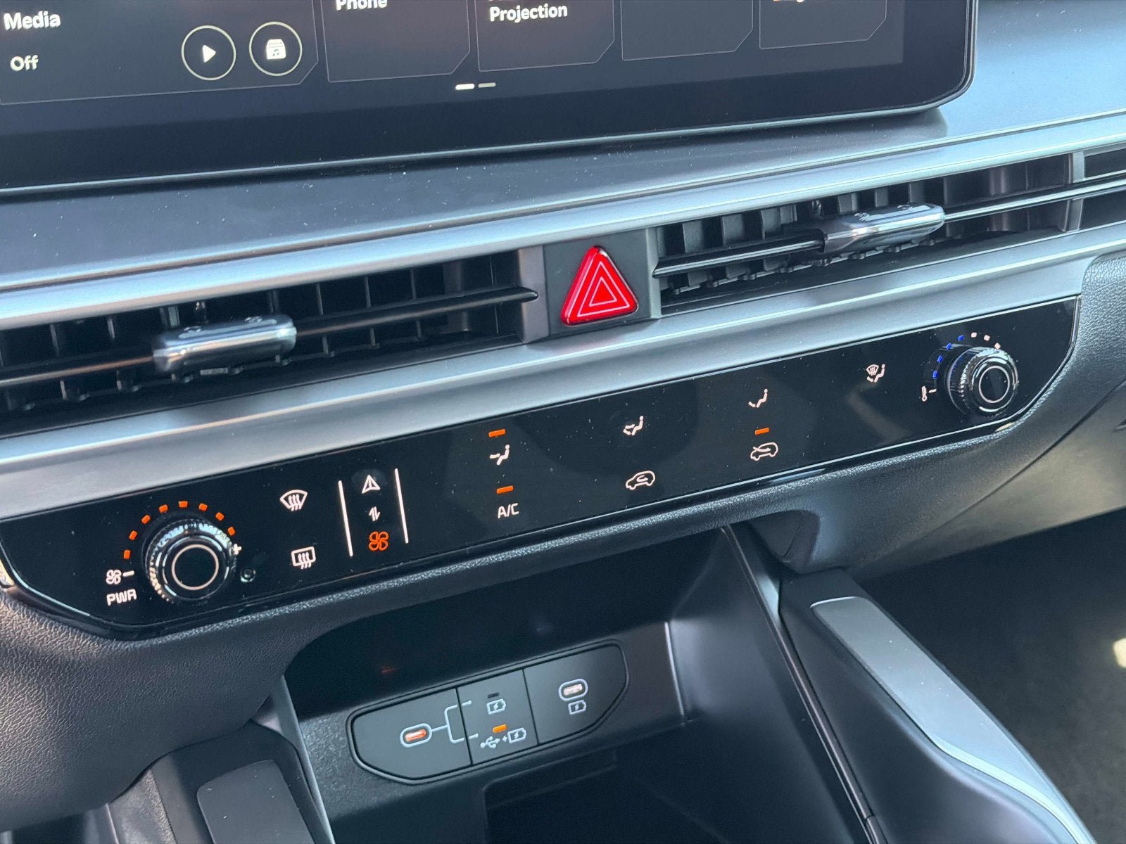 New 2026 Kia Sorento LX FWD image 22