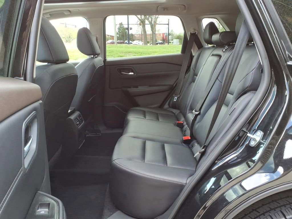 Used 2023 Nissan Rogue SL image 25