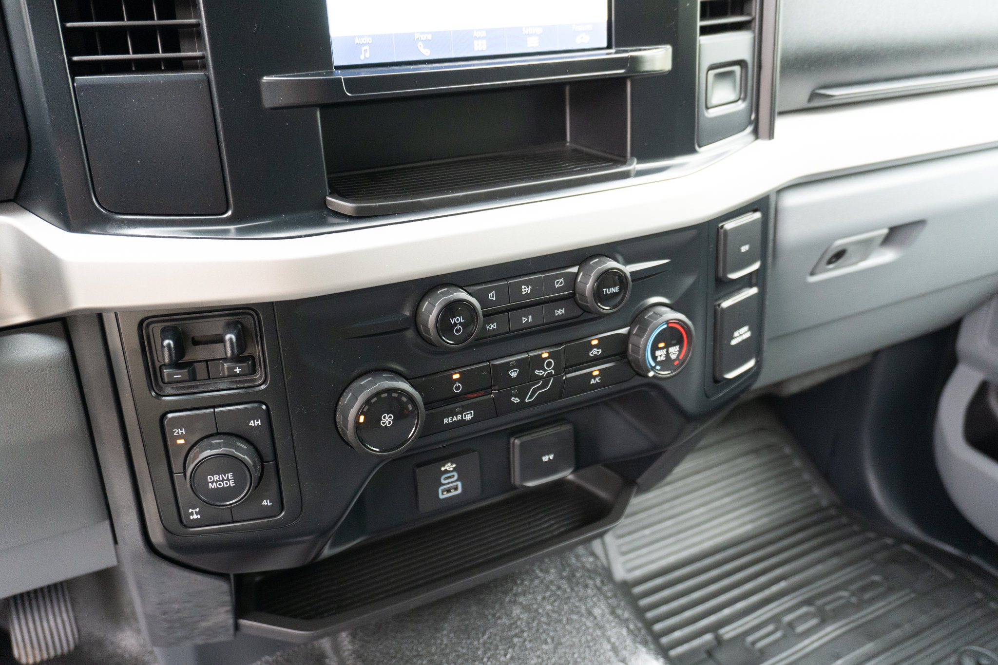 Used 2023 Ford F250 XLT w/ FX4 Off-Road Package AWD/4WD image 14