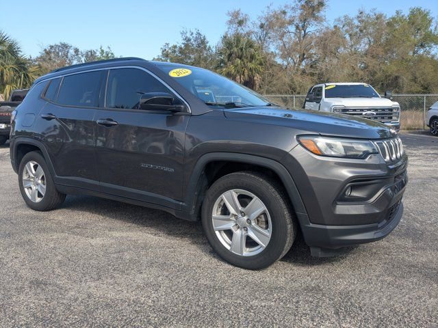 Used 2022 Jeep Compass Latitude image 3