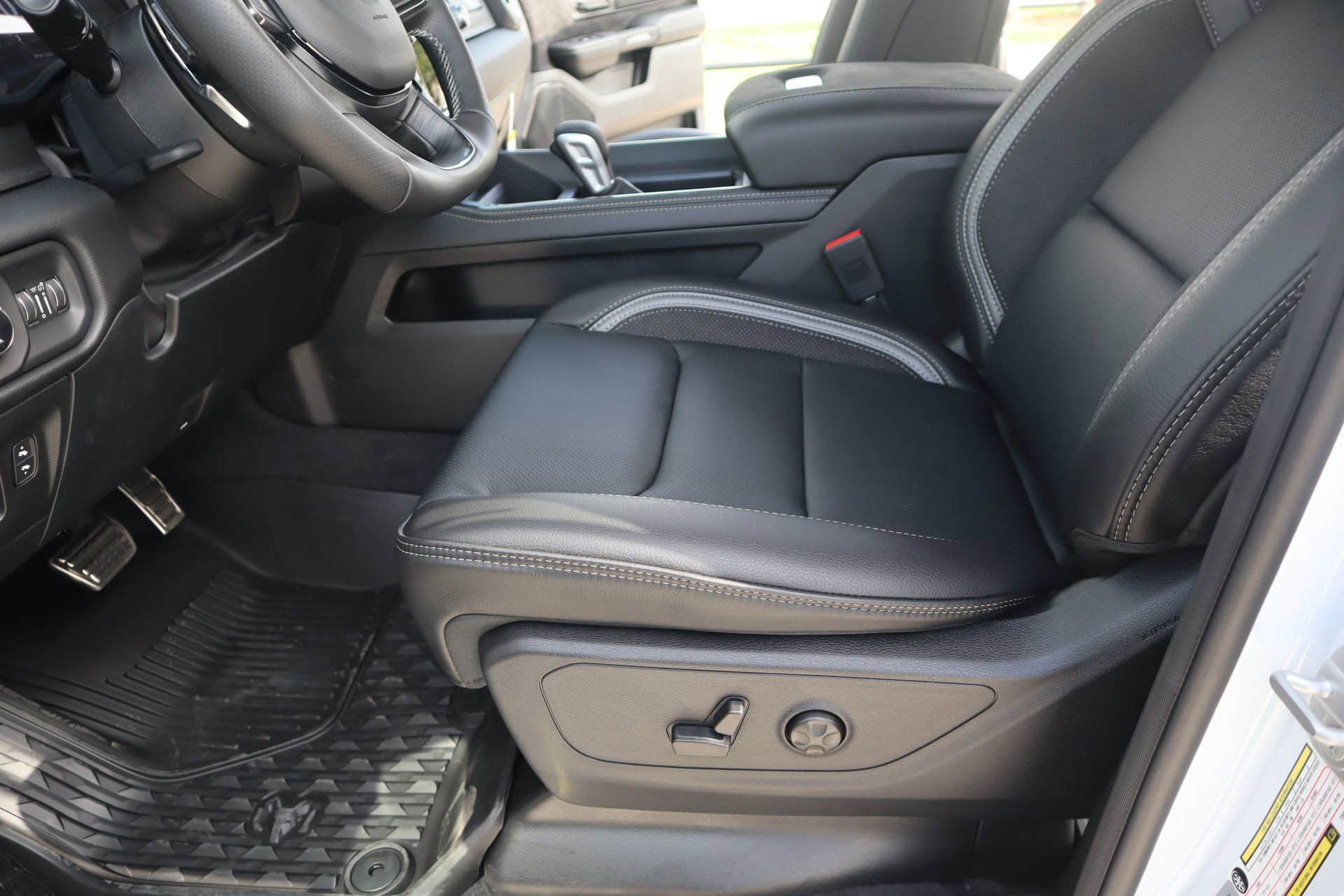 New 2026 RAM 1500 RHO AWD/4WD image 13