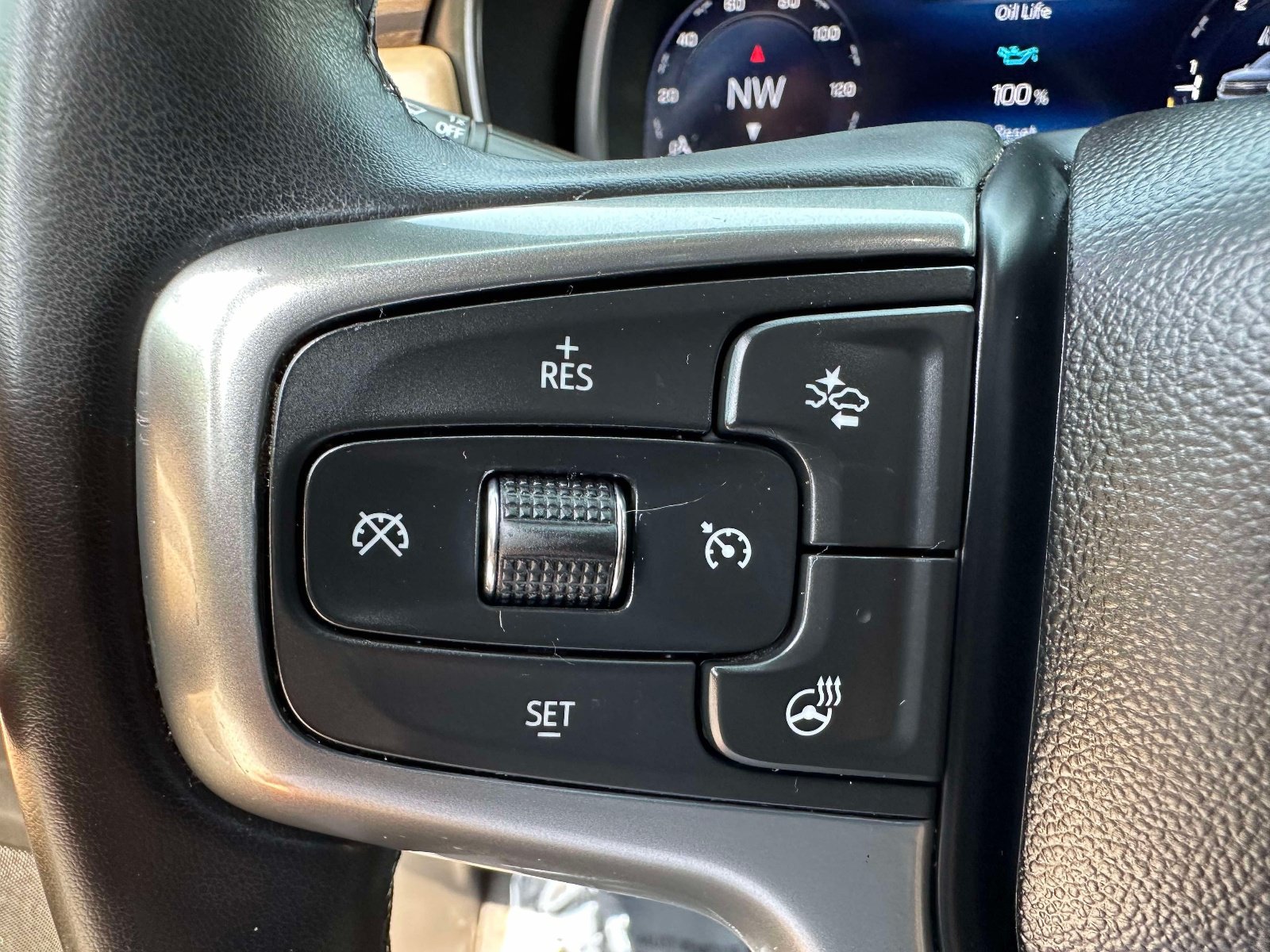 Used 2023 Chevrolet Suburban Premier w/ Premium Package AWD/4WD image 16