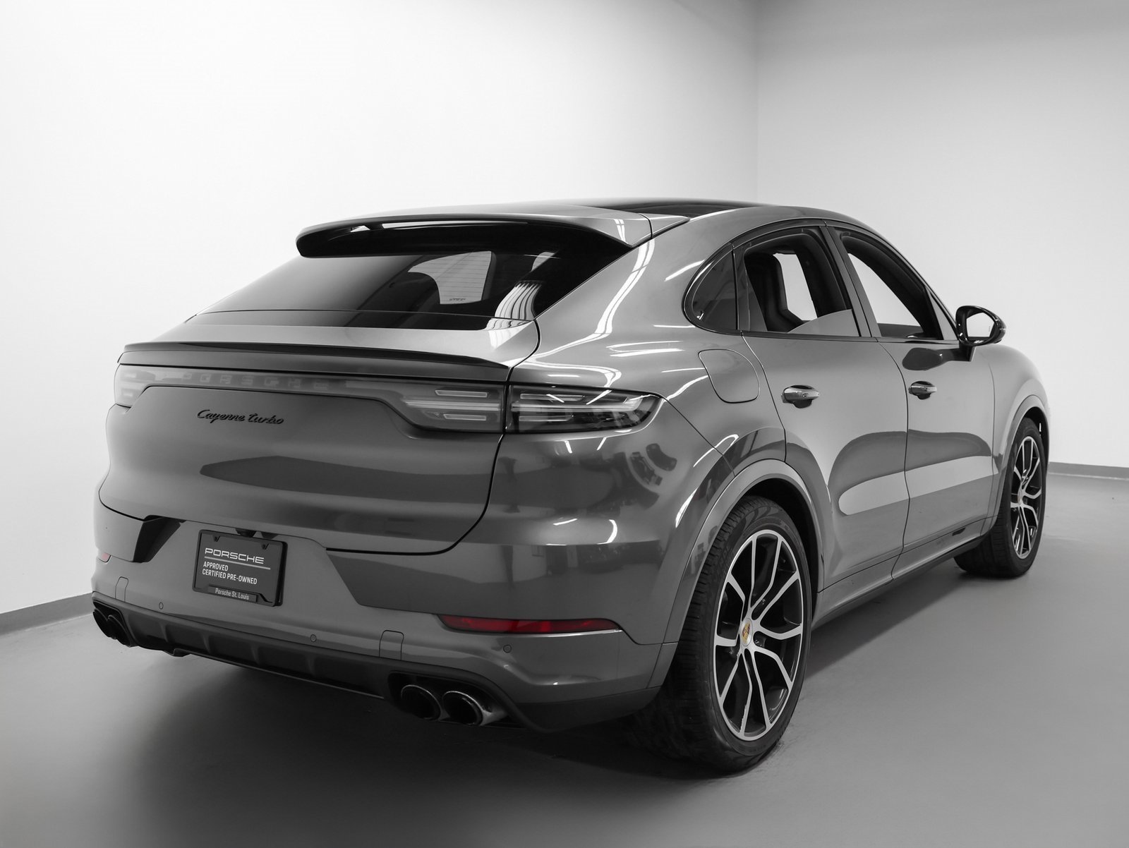 Used 2021 Porsche Cayenne Turbo image 12