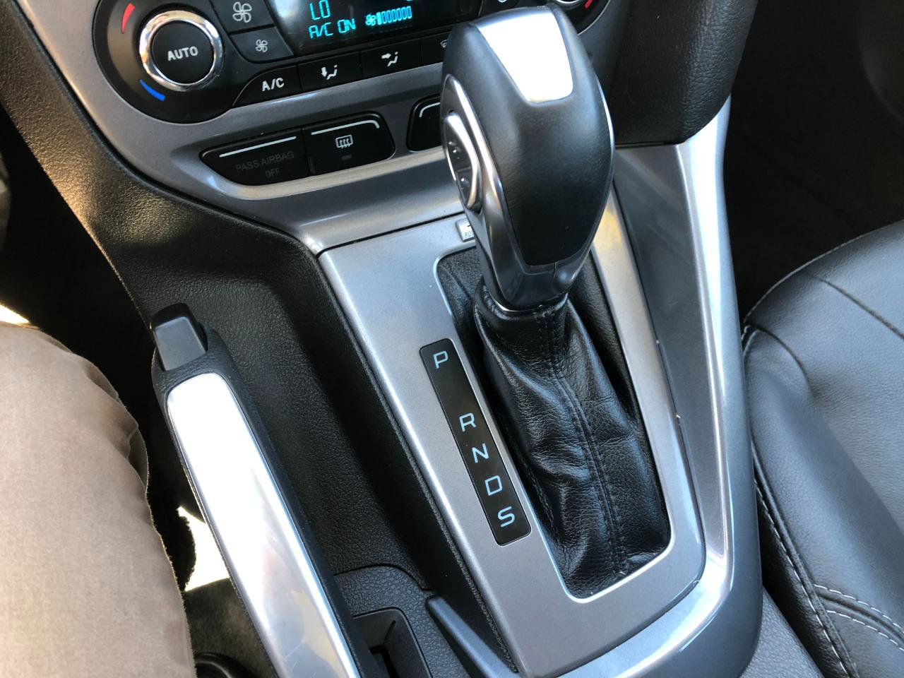 Used 2013 Ford Focus Titanium w/ Titanium Handling Pkg FWD image 26