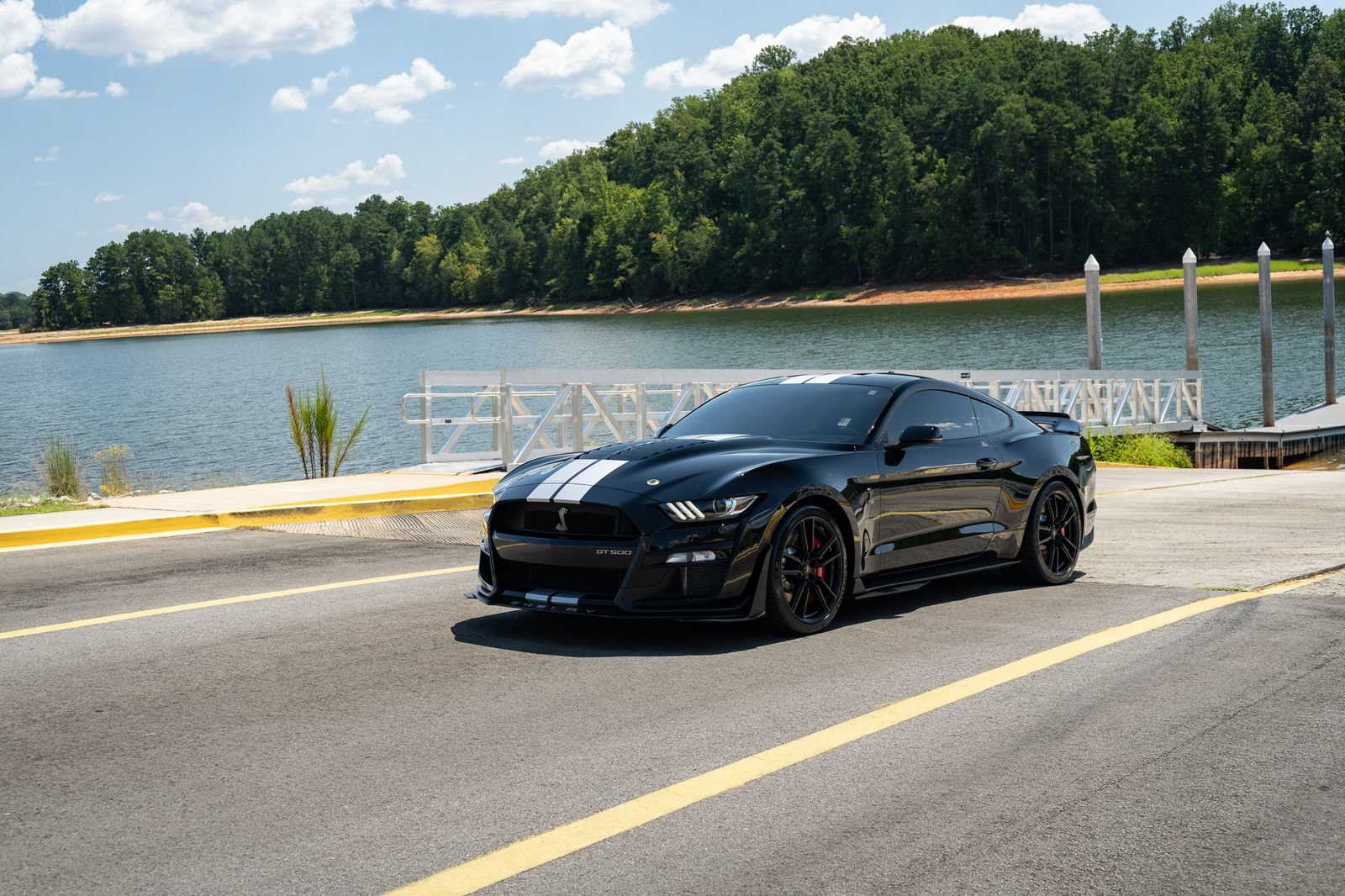 Used 2021 Ford Mustang Shelby GT500 w/ Technology Package RWD image 3