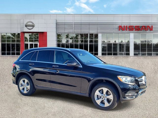 Used 2017 Mercedes-Benz GLC 300 4MATIC image 2
