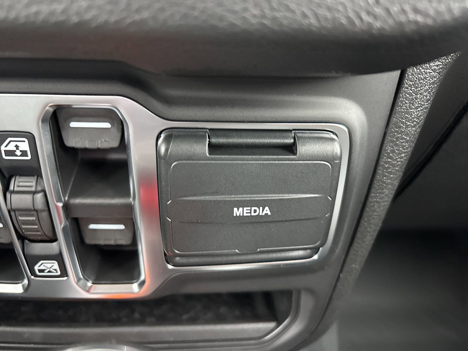 New 2026 Jeep Gladiator Sport image 24