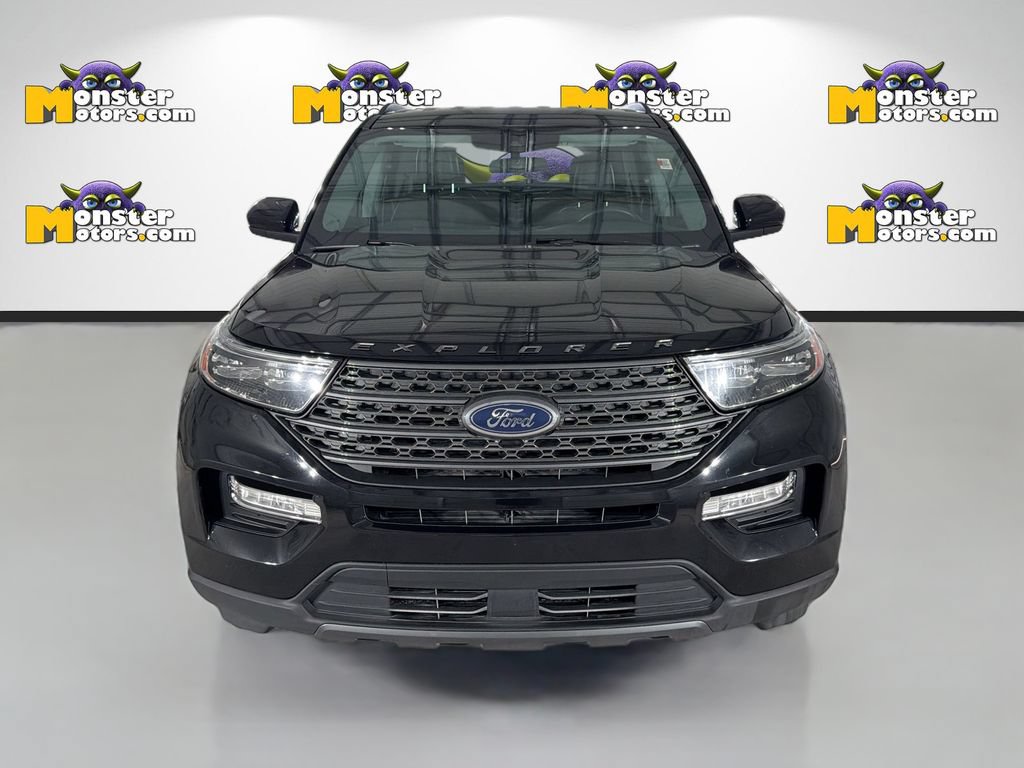 Used 2023 Ford Explorer XLT w/ XLT Sport Appearance Package AWD/4WD image 2