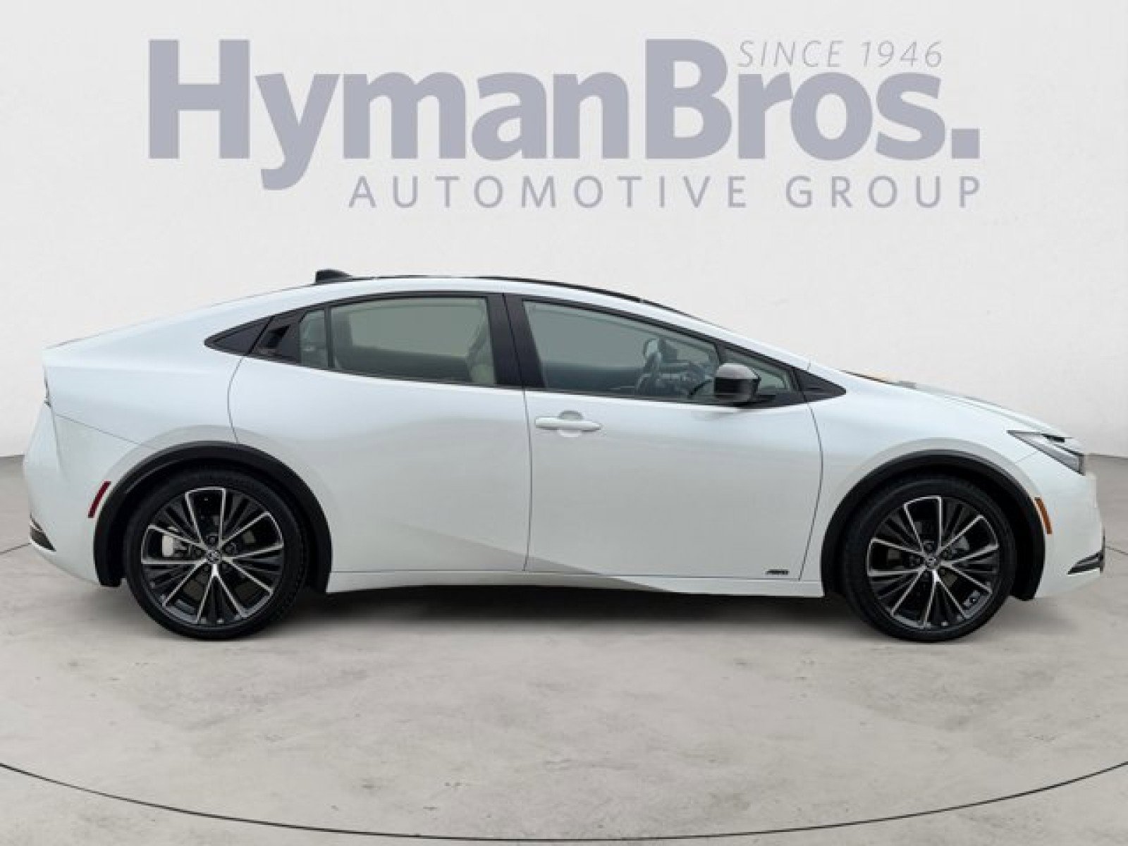 Used 2024 Toyota Prius Limited AWD/4WD image 2