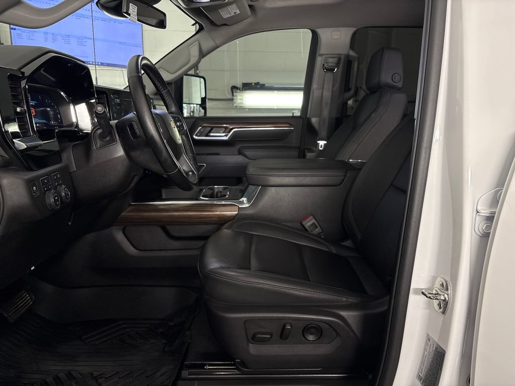 Used 2025 Chevrolet Silverado 2500 LT w/ All Star Edition AWD/4WD image 13