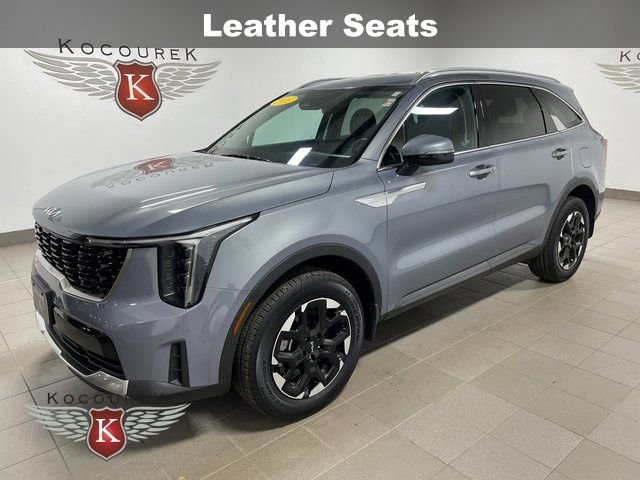 Used 2025 Kia Sorento S image 3