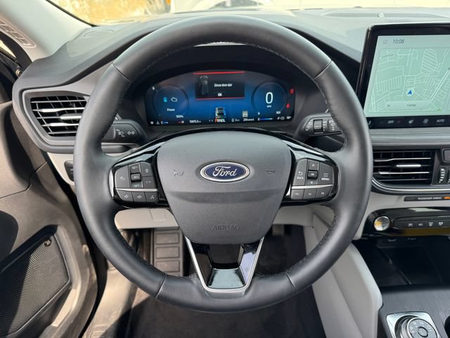 Used 2025 Ford Escape SE w/ PHEV Premium Package FWD image 19