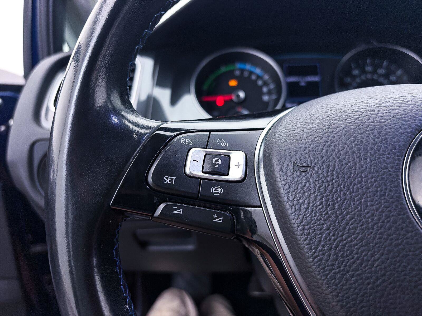 Used 2019 Volkswagen e-Golf SE w/ Driver Assistance Package FWD image 31