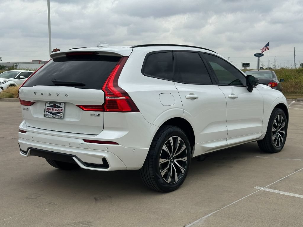 Used 2025 Volvo XC60 B5 Plus AWD/4WD image 3