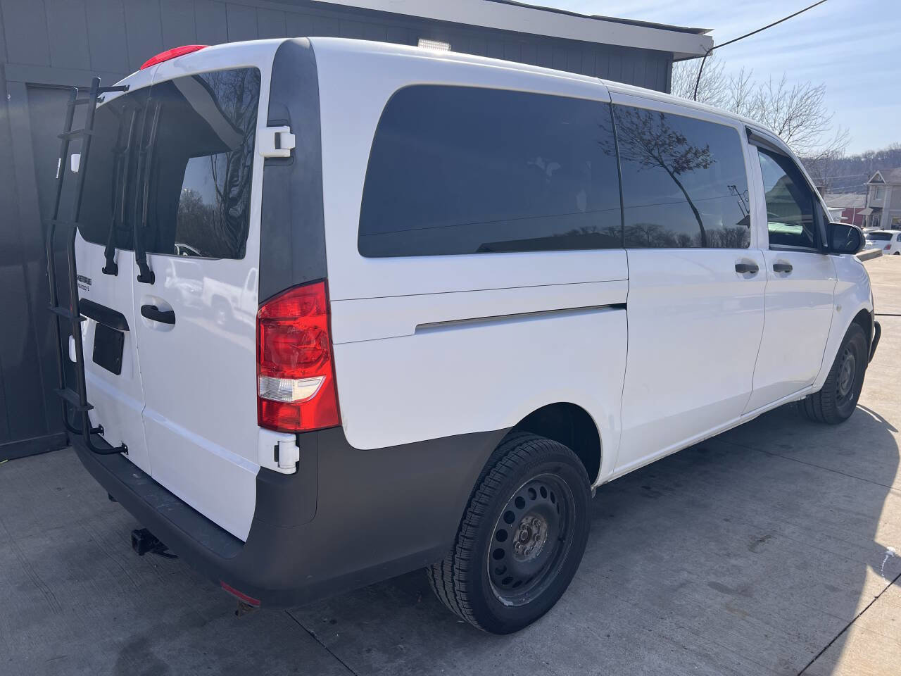 Used 2017 Mercedes-Benz Metris Passenger image 5