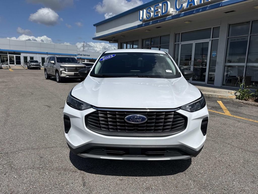 Used 2025 Ford Escape Active AWD/4WD image 2