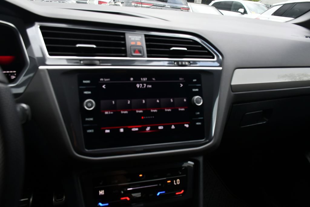 Used 2022 Volkswagen Tiguan SE R-Line AWD/4WD image 33