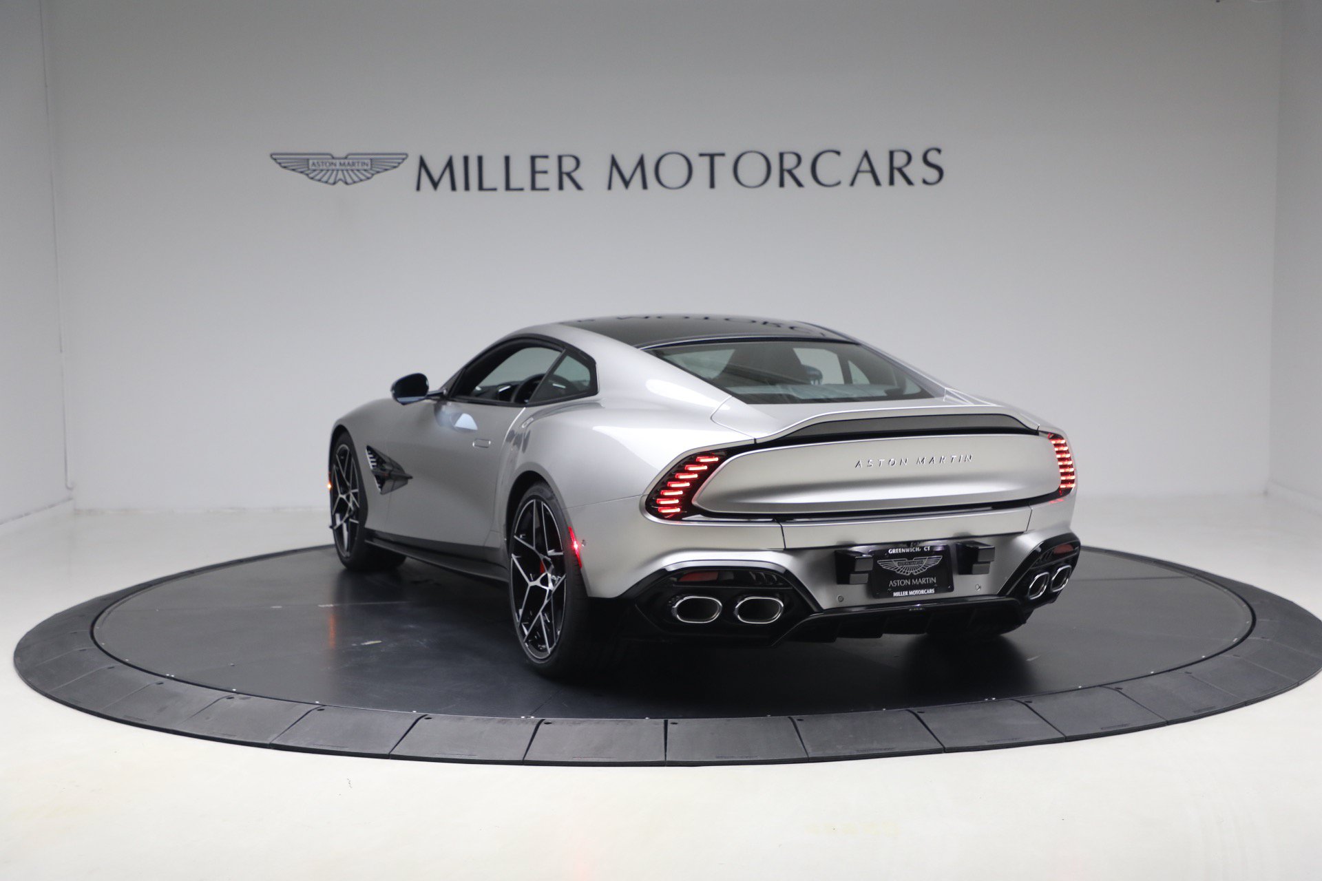 New 2026 Aston Martin Vanquish RWD image 5