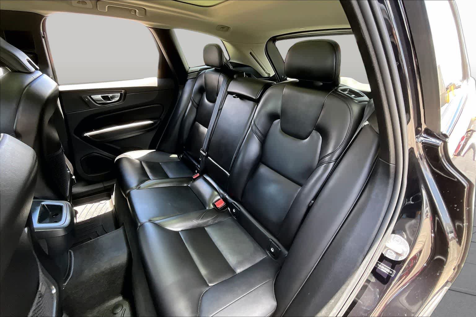 Used 2024 Volvo XC60 B5 Core AWD/4WD image 21
