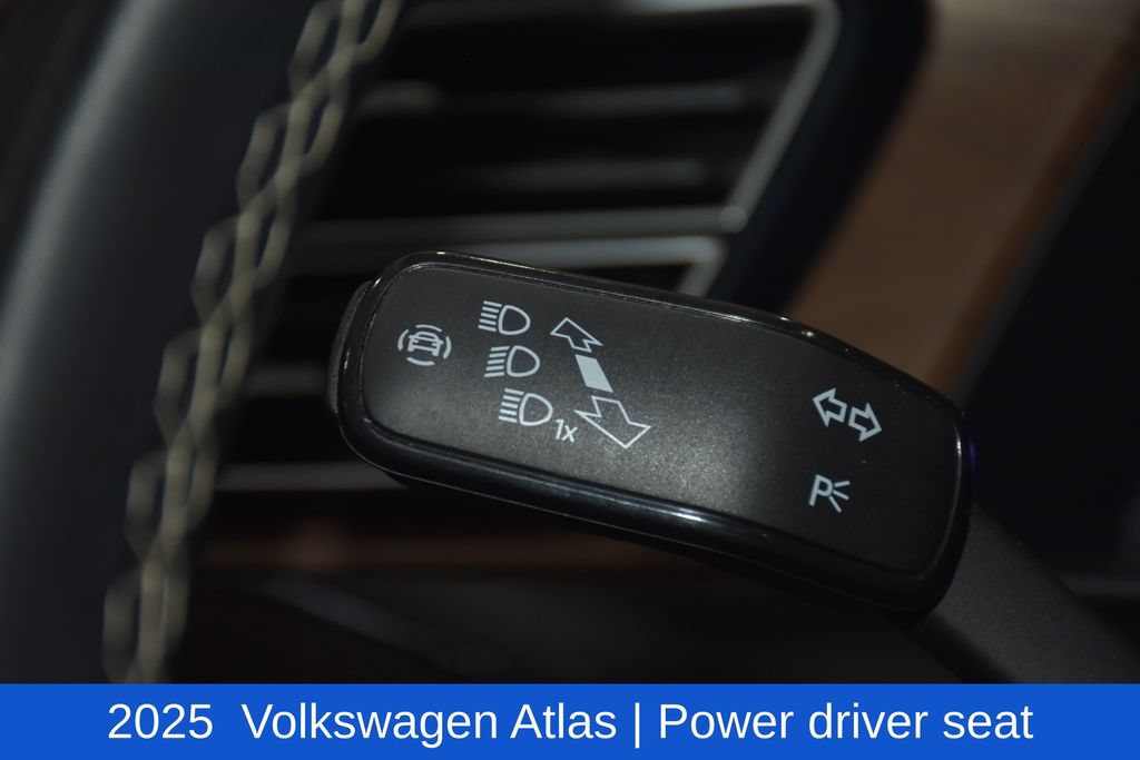 Used 2025 Volkswagen Atlas SE FWD image 11