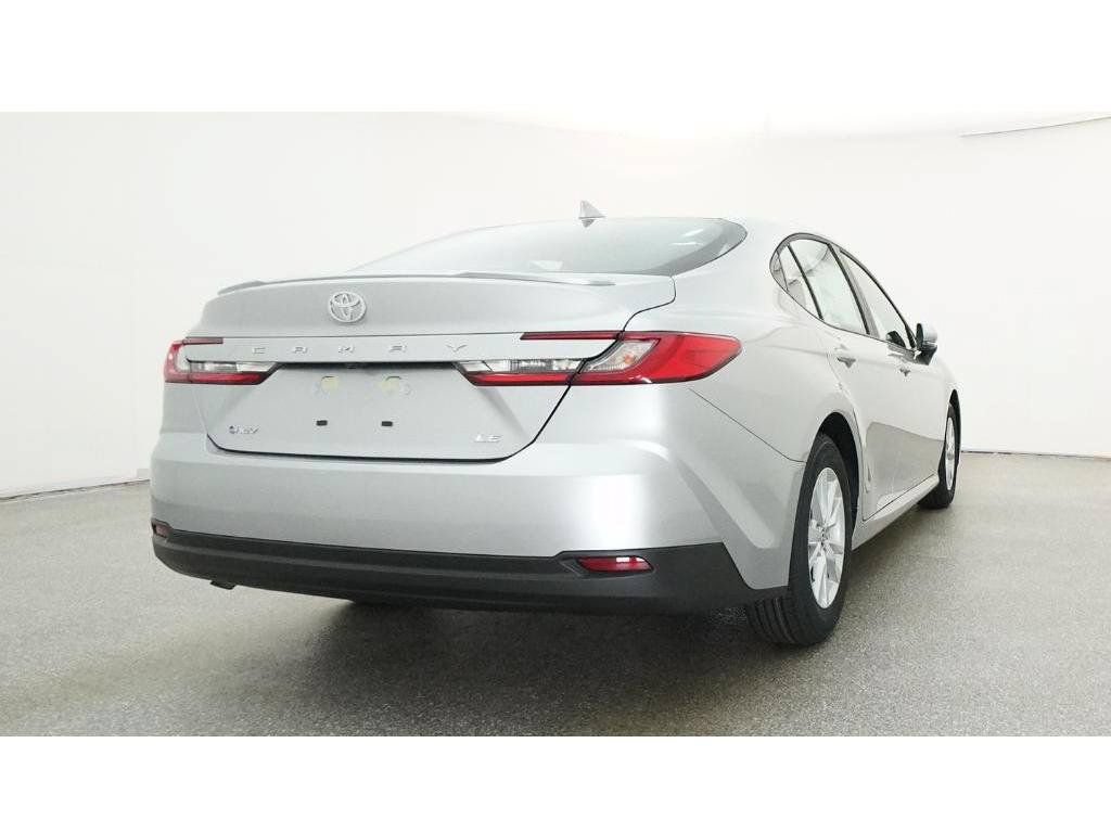 New 2026 Toyota Camry Hybrid FWD image 31