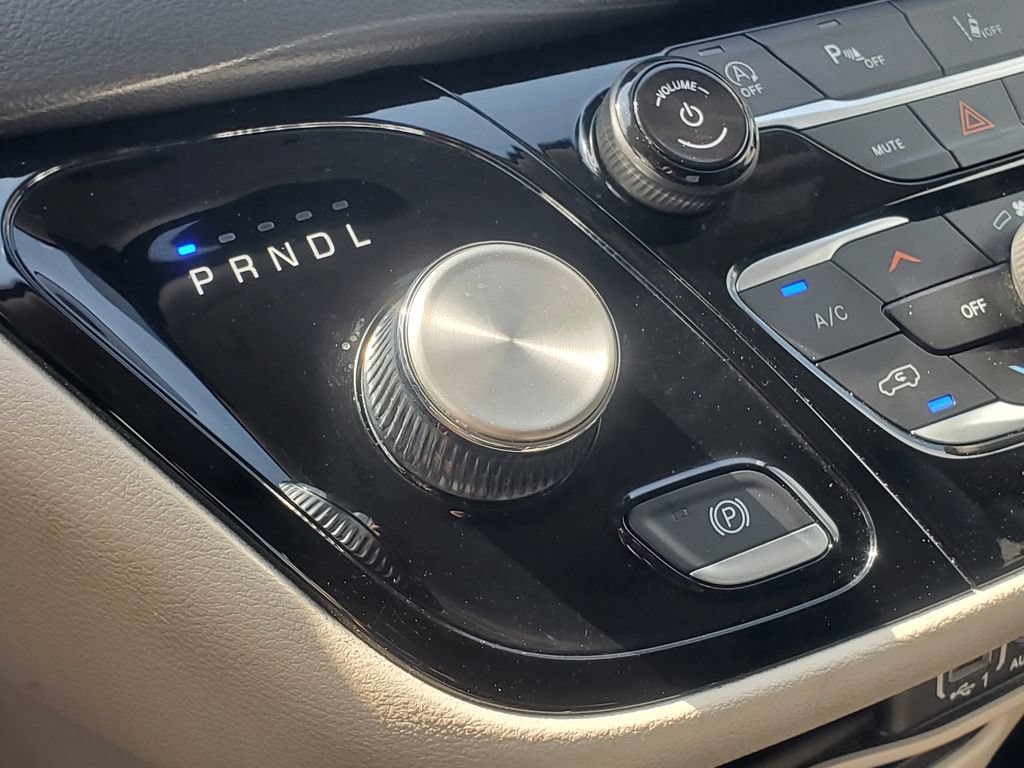 Used 2023 Chrysler Pacifica Touring-L FWD image 22