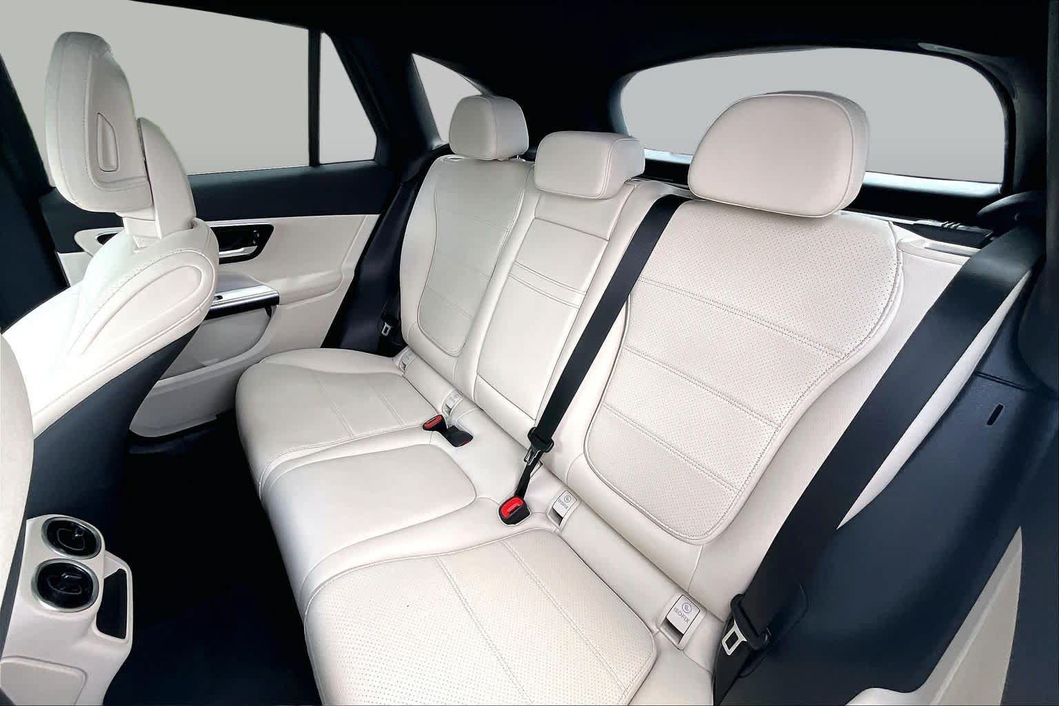 Used 2025 Mercedes-Benz GLC 300 image 23
