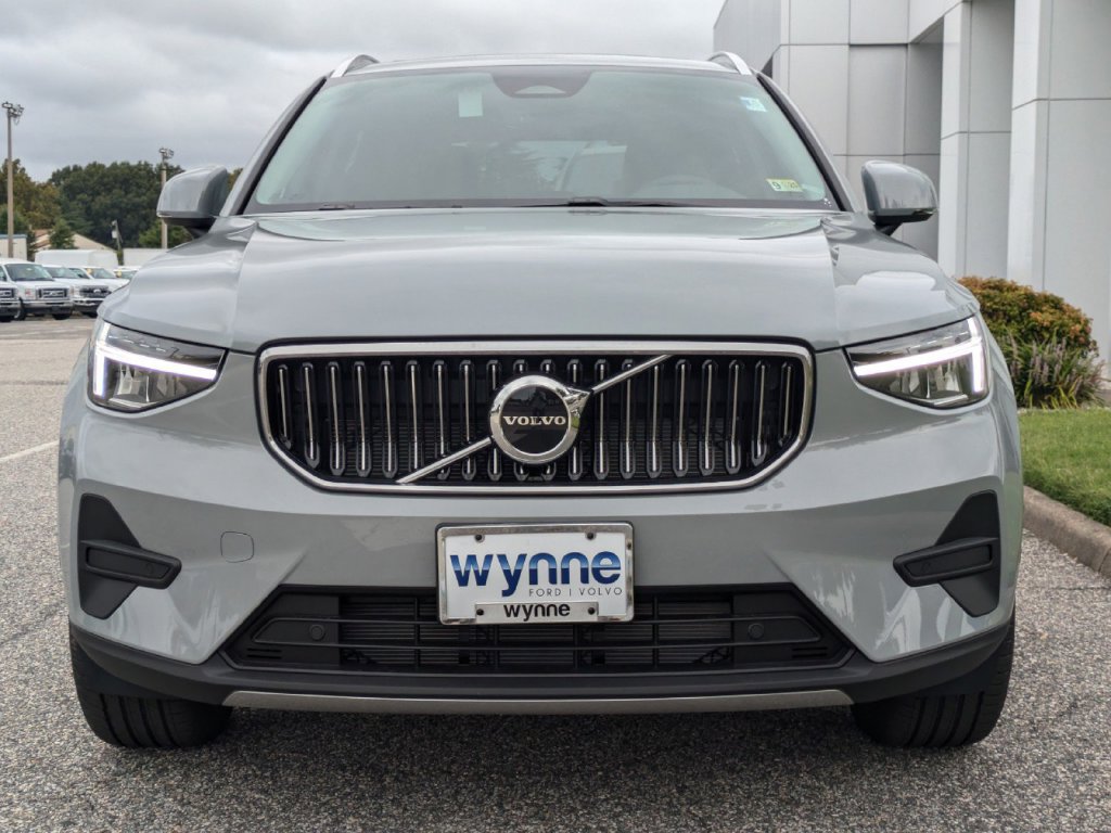 New 2025 Volvo XC40 B5 Core w/ Protection Package Premier AWD/4WD image 9