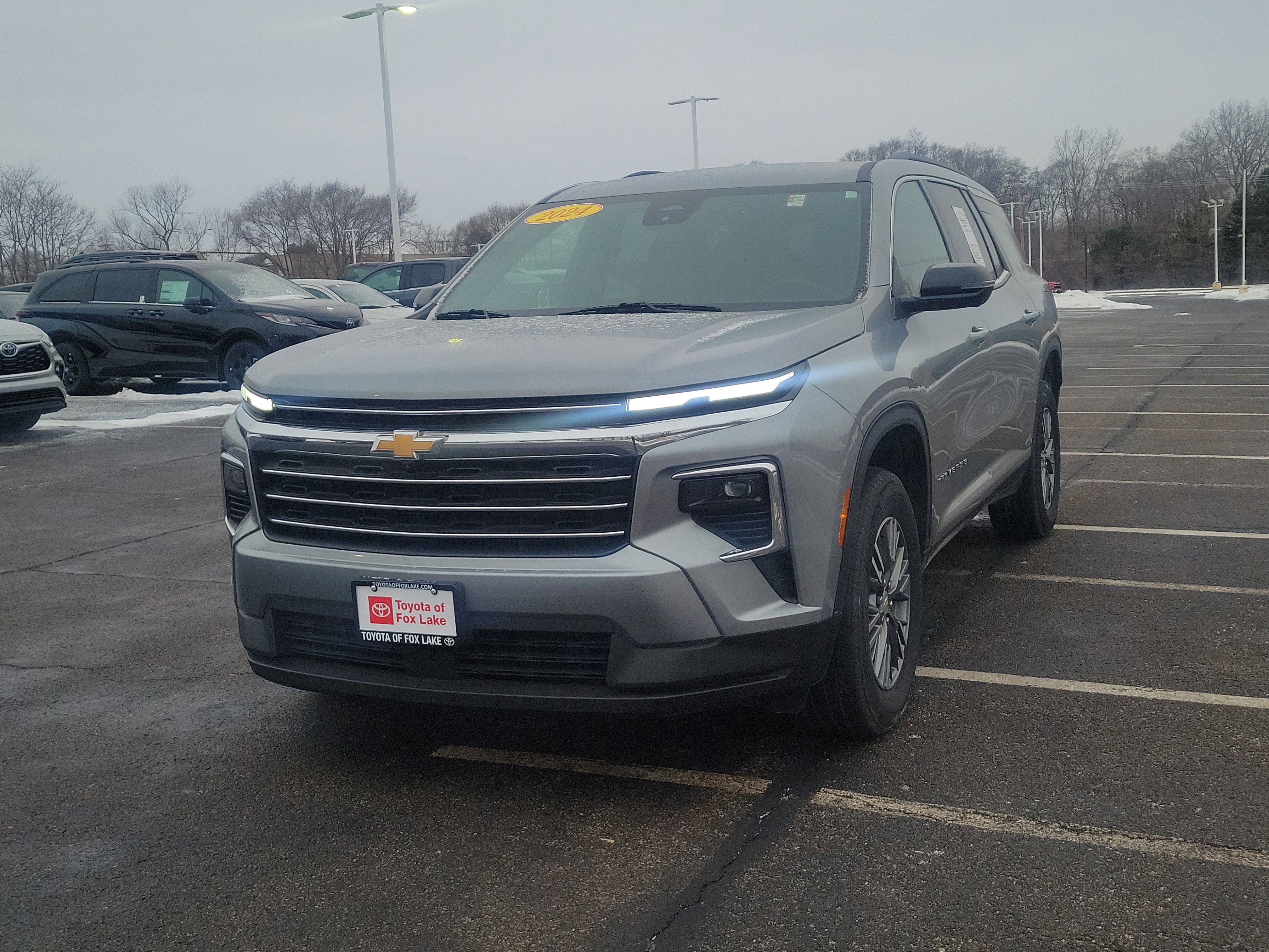 Used 2024 Chevrolet Traverse LT image 2