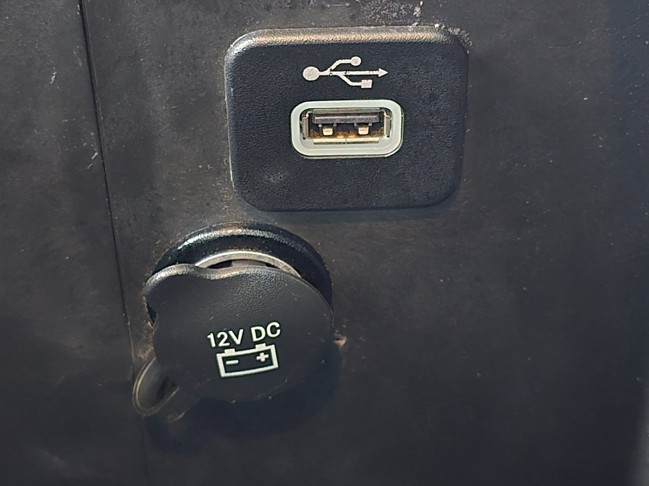 Used 2016 Jeep Wrangler Unlimited Sahara w/ Dual Top Group image 7