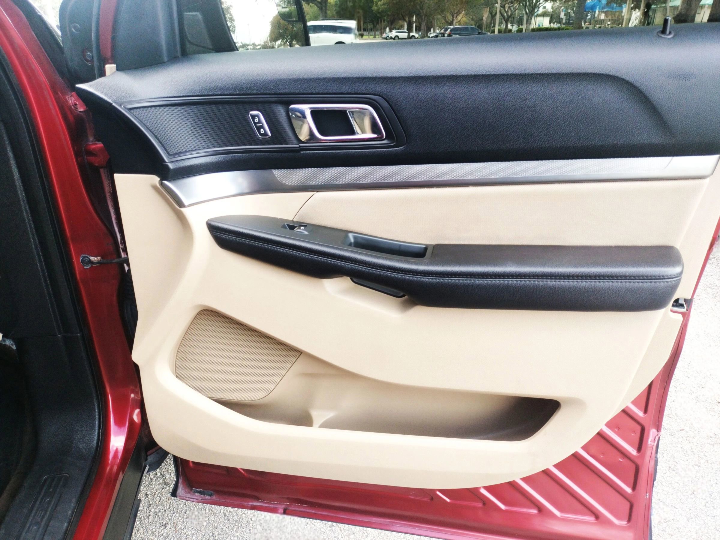 Used 2017 Ford Explorer FWD image 18