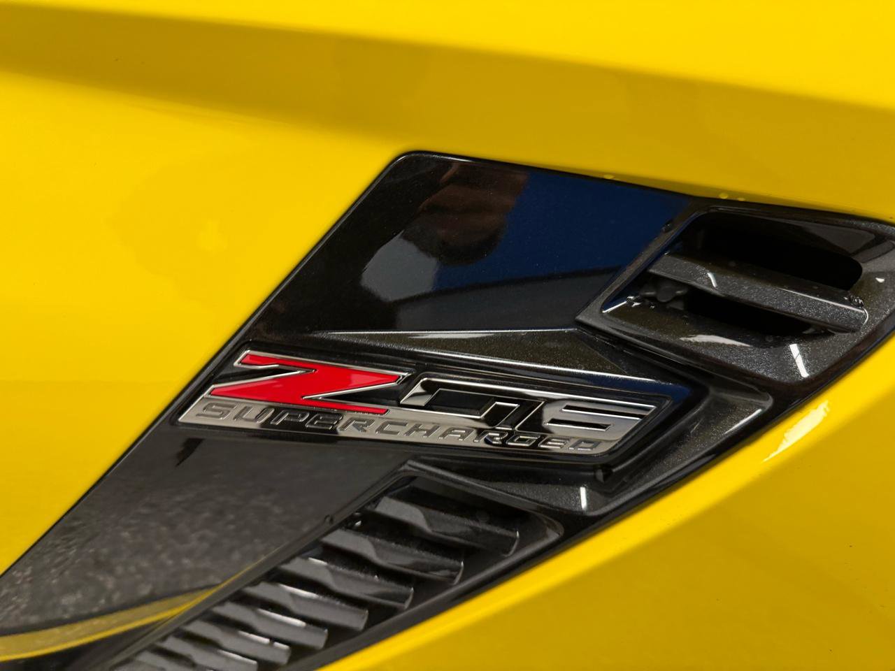 Used 2016 Chevrolet Corvette Z06 w/ 3LZ Preferred Equipment Group image 28