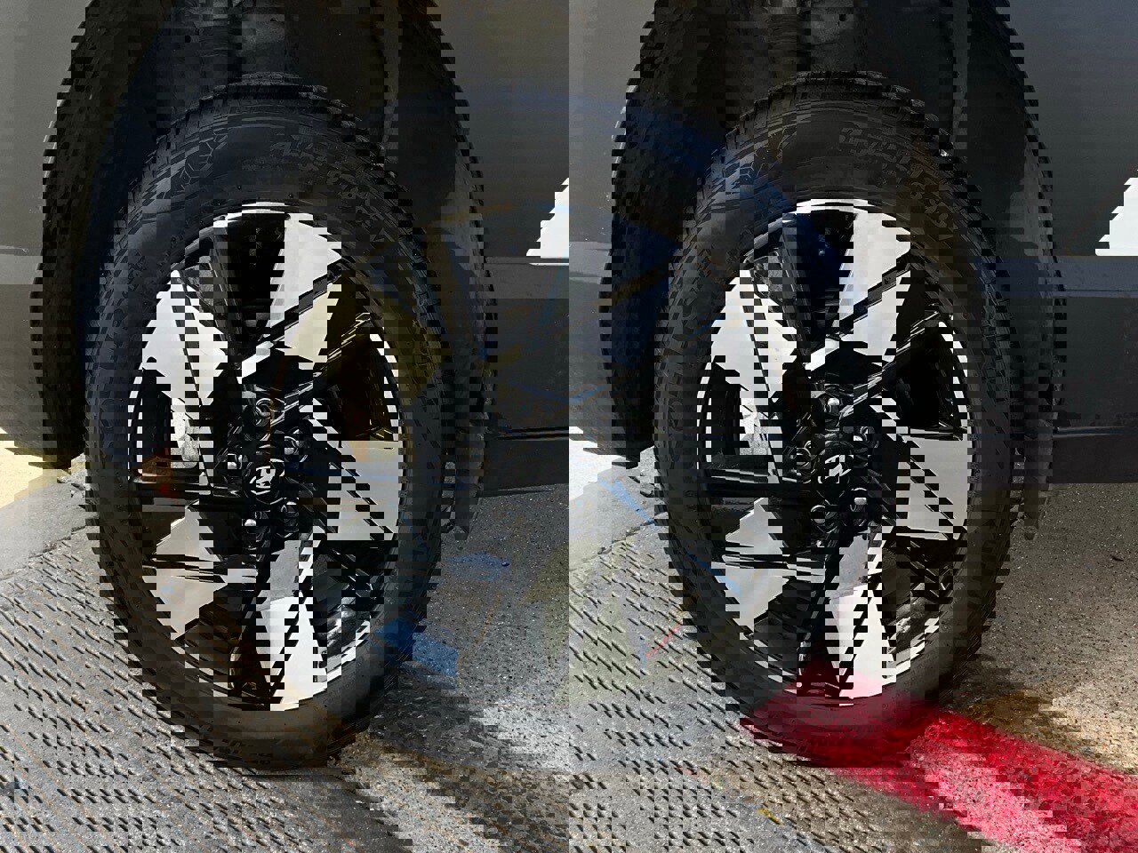 Used 2025 Hyundai Kona SEL image 9