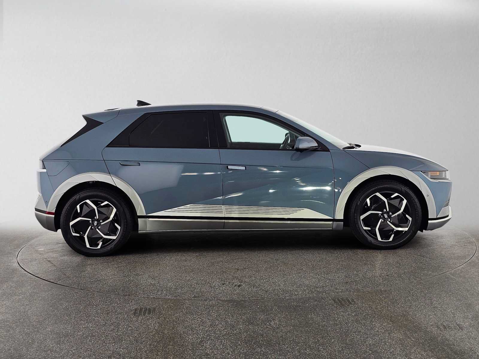 Used 2024 Hyundai Ioniq 5 Limited RWD image 2