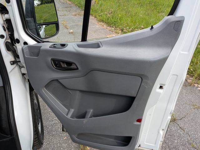 Used 2018 Ford Transit 250 130 Medium Roof RWD image 19