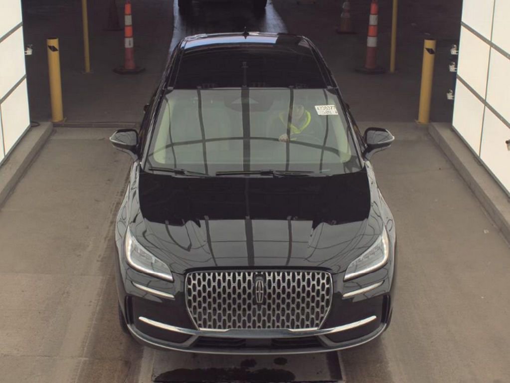 Used 2025 Lincoln Corsair Premiere w/ Equipment Group 101A image 3