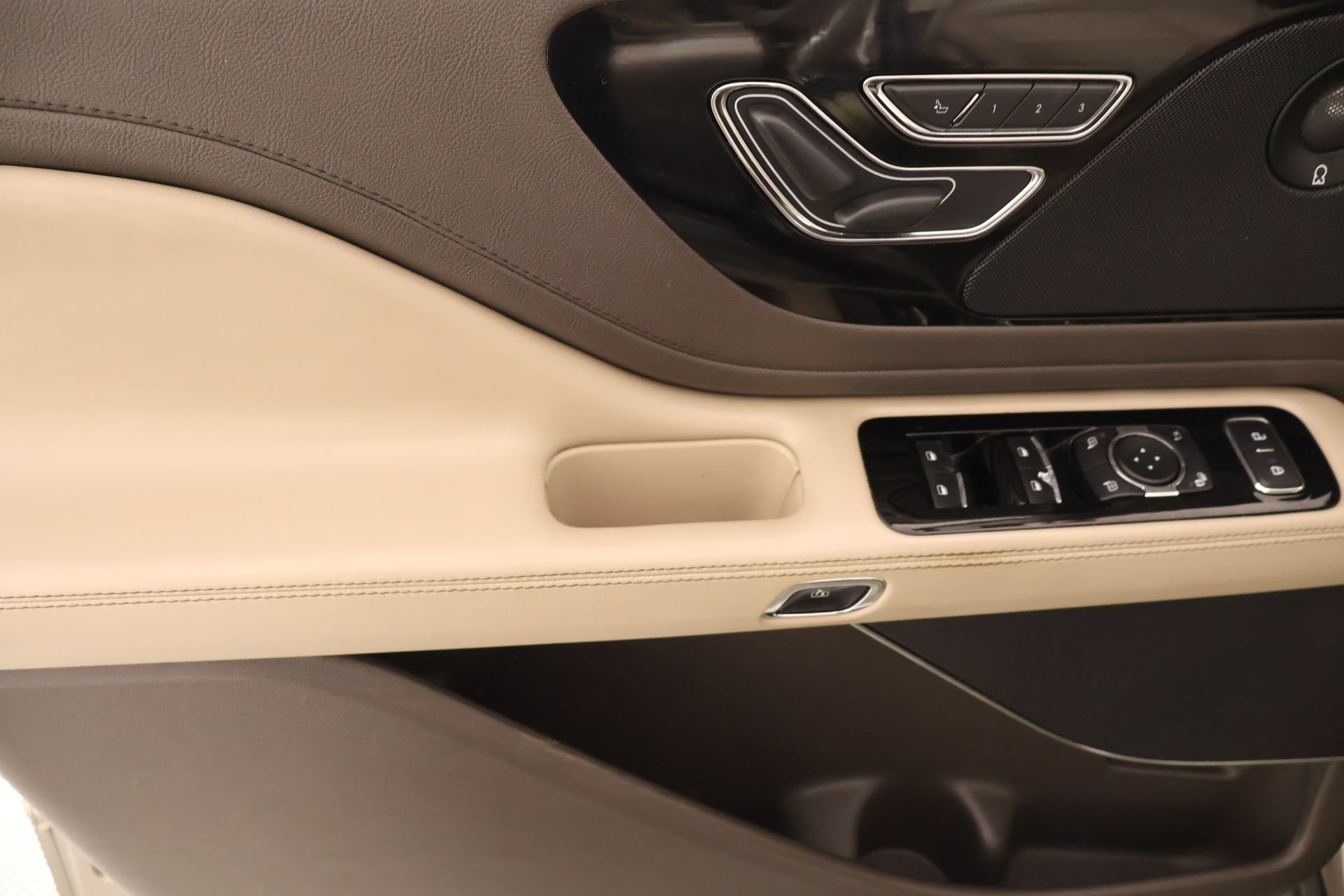 Used 2021 Lincoln Aviator Grand Touring w/ Elements Package Plus AWD/4WD image 17