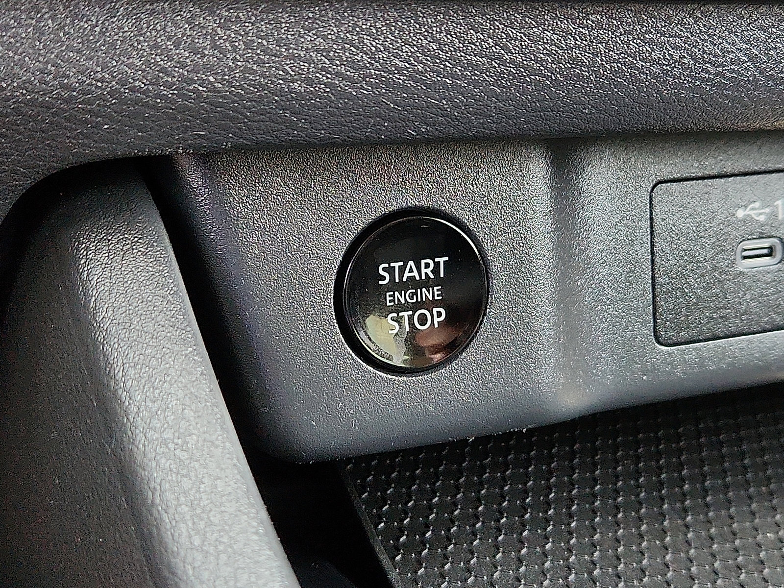 Used 2024 Nissan Rogue SV image 13