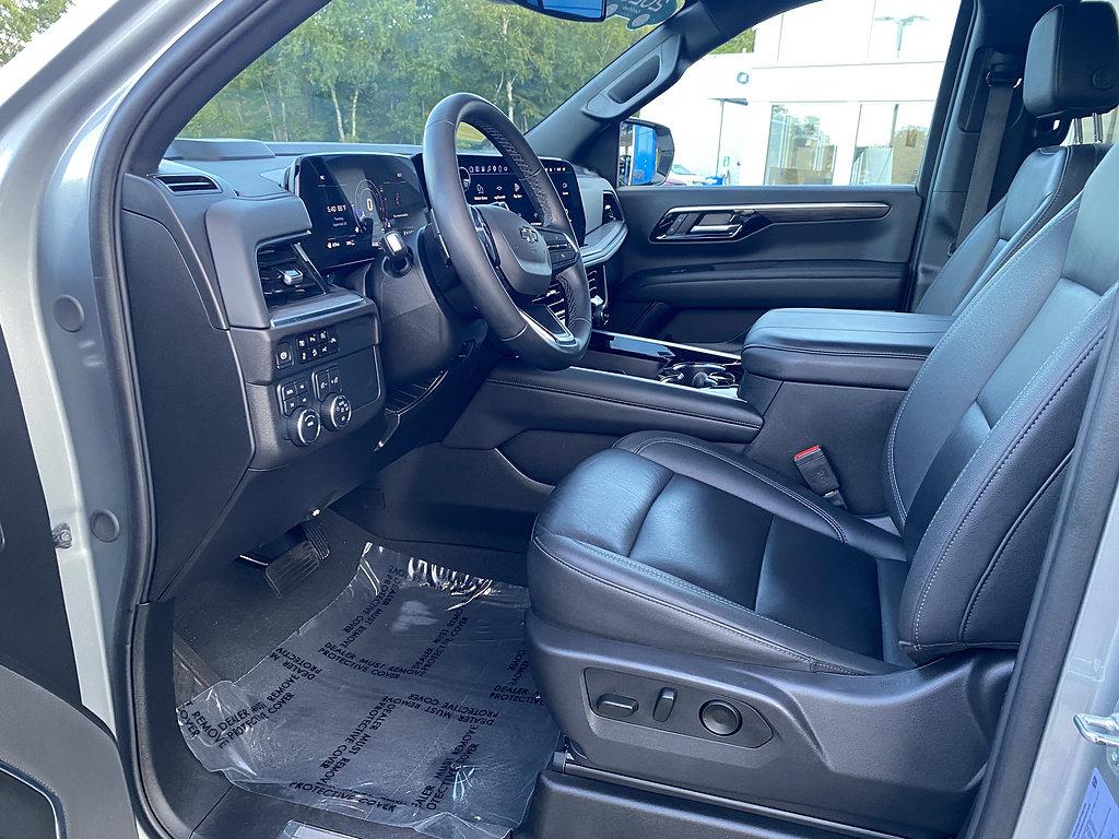 Used 2025 Chevrolet Suburban Z71 AWD/4WD image 21