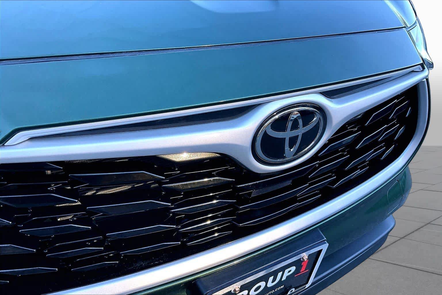 Used 2023 Toyota Highlander XLE AWD/4WD image 29